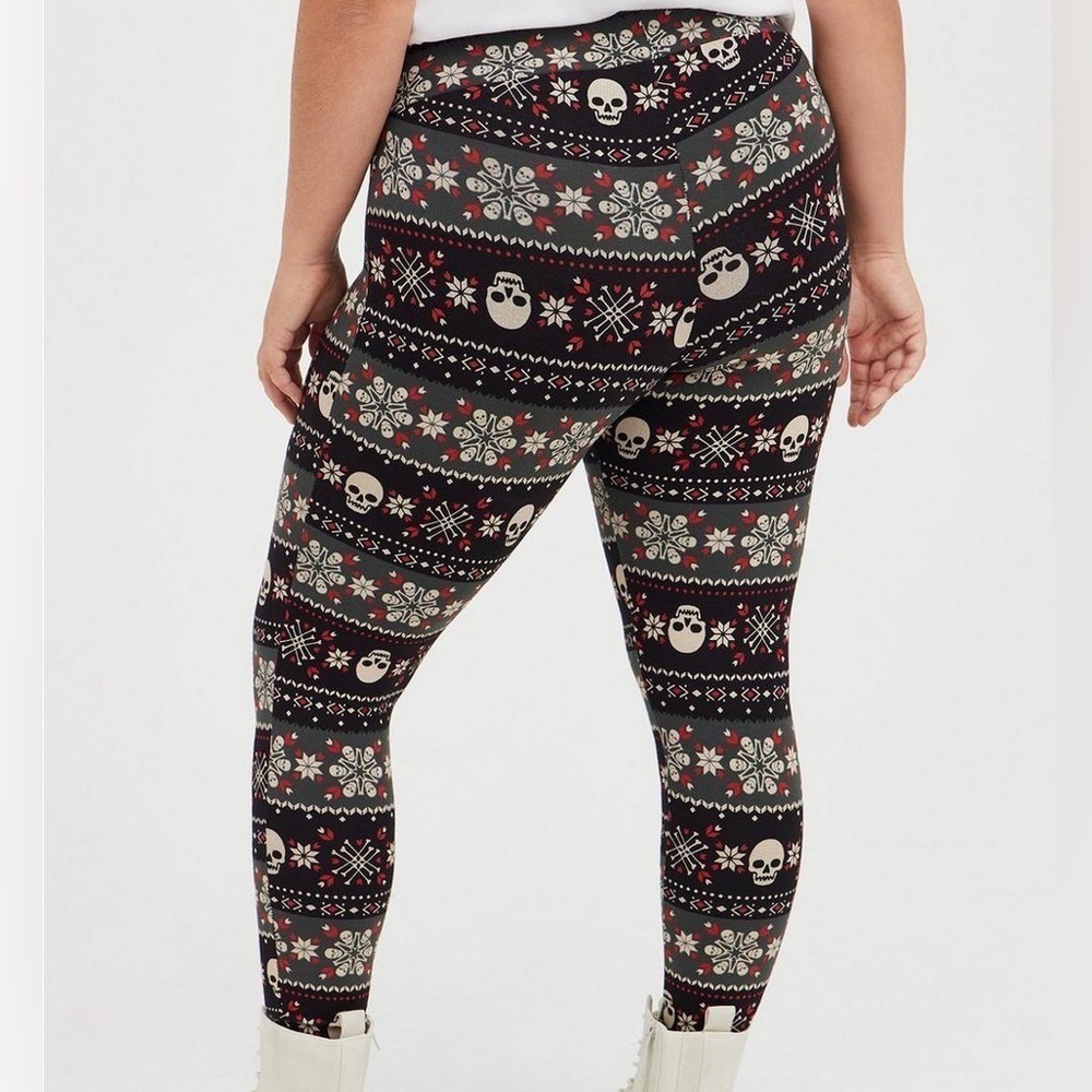Torrid Skull Snowflake Leggings